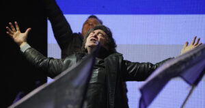 Elecciones 2025 en Argentina EN VIVO: Javier Milei cerrará la campaña nacional de La Libertad Avanza en Rosario imagen-2