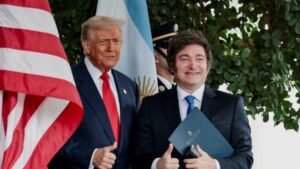 Milei y Trump se reunieron en la Casa Blanca para avanzar en un acuerdo de asistencia económica imagen-1