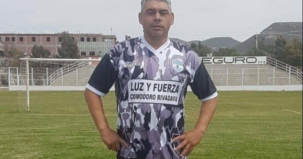 Un jugador se descompensó y murió durante un partido de fútbol de veteranos en Comodoro Rivadavia imagen-97