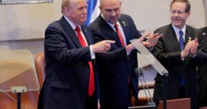 Donald Trump en Israel: se reunió con los familiares de los rehenes y habla ante el Parlamento imagen-4