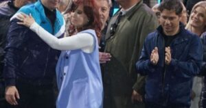 Cristina Kirchner culpó a Kicillof por la derrota del peronismo en Provincia: «Fue un error político desdoblar la elección» Cristina Kirchner culpó a Kicillof por la derrota del peronismo en Provincia: "Fue un error político desdoblar la elección" imagen-2