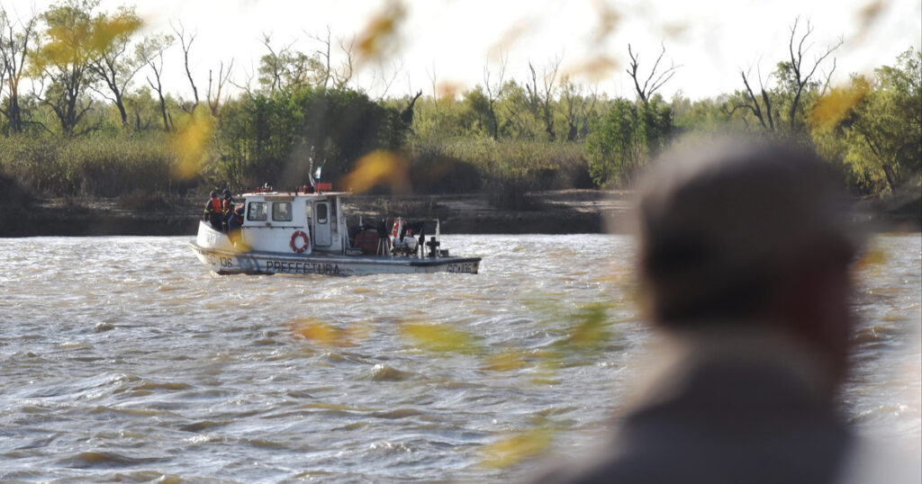 Buscan a un adolescente que cayó al río Paraná cuando estaba con sus amigos en una canoa imagen-4