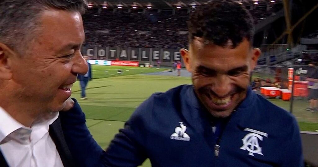 Video: el simpático reencuentro entre Gallardo y Tevez imagen-42