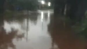 Vecinos de Garupá, hartos tras la inundación: críticas a Ripoll y a la Renovación por falta de obras y abandono imagen-4