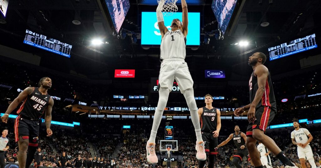 De la mano de Wembanyama, San Antonio Spurs logró el mejor arranque de temporada en su historia De la mano de Wembanyama, San Antonio Spurs logró el mejor arranque de temporada en su historia imagen-5