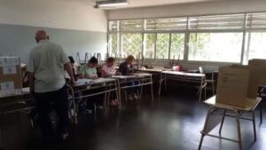 Boca de urna: LLA primera en Posadas y segunda, lejos, la Renovación Boca de urna: LLA primera en Posadas y segunda, lejos, la Renovación imagen-1