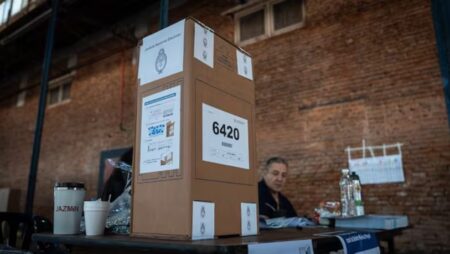 A poco del cierre de las urnas, ya votó el 58,5% del padrón en todo el país A poco del cierre de las urnas, ya votó el 58,5% del padrón en todo el país imagen-3