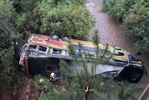 Tragedia en Misiones | El dramático testimonio de una sobreviviente que arriesgó su vida para salvar a otro pasajero: “Cuando vi que lo arrastraba la corriente, me tiré” Tragedia en Misiones | El dramático testimonio de una sobreviviente que arriesgó su vida para salvar a otro pasajero: “Cuando vi que lo arrastraba la corriente, me tiré” imagen-7