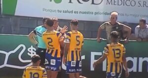 Video: la agresión del DT de Chaco For Ever a un jugador de Atlanta imagen-1