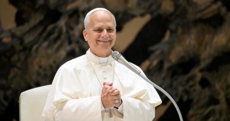 Con su nueva encíclica, León XIV hace propia una iniciativa de Francisco: "Una Iglesia pobre para los pobres"  imagen-14