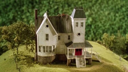 Hoy en ‘streaming’: hace 37 años, todos los adolescentes de los 90 soñaban viendo esta película de fantasía de Tim Burton Hoy en 'streaming': hace 37 años, todos los adolescentes de los 90 soñaban viendo esta película de fantasía de Tim Burton imagen-6