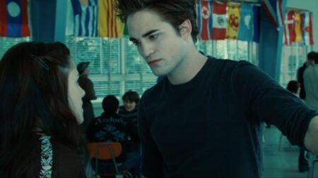 Pasa prácticamente desapercibido, pero las banderas que aparecen en esta escena de 'Crepúsculo' son realmente sorprendentes imagen-112