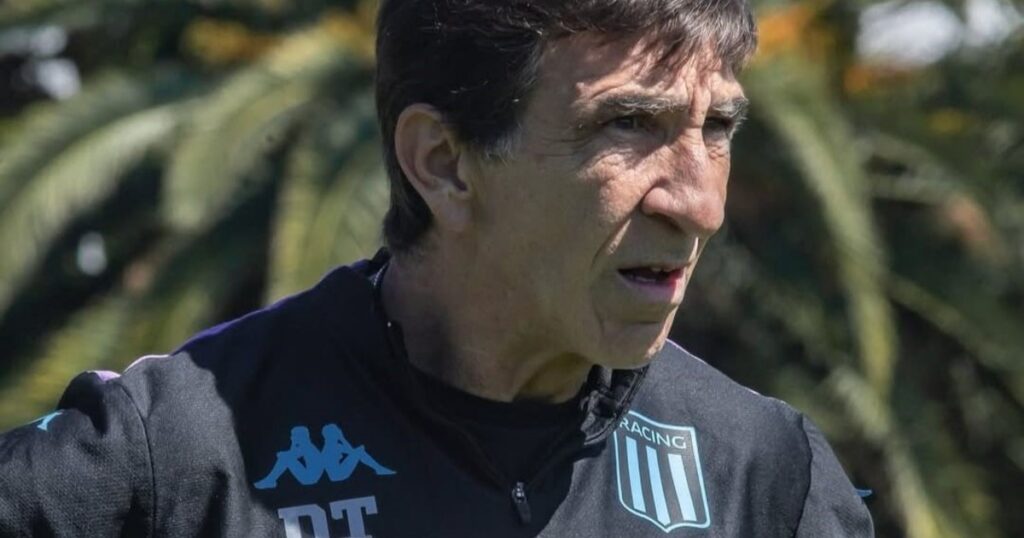 Costas, lapidario en Racing: «Ahora no tenemos que meternos tiros en las piernas» Costas, lapidario en Racing: "Ahora no tenemos que meternos tiros en las piernas" imagen-5