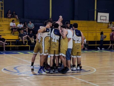 Mitre superó ampliamente a Villa Urquiza y se puso 1-0 imagen-57