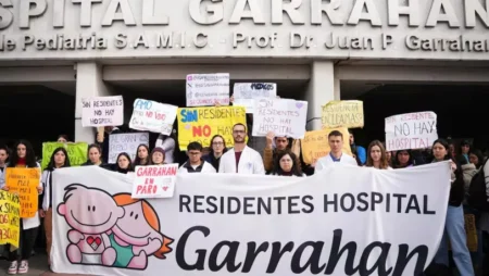 Las autoridades del Hospital Garrahan renunciaron al aumento salarial del 61 % imagen-11