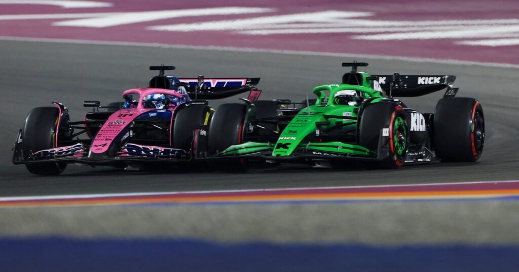 Video: Pierre Gasly chocó y perdió todo el terreno que había ganado imagen-45