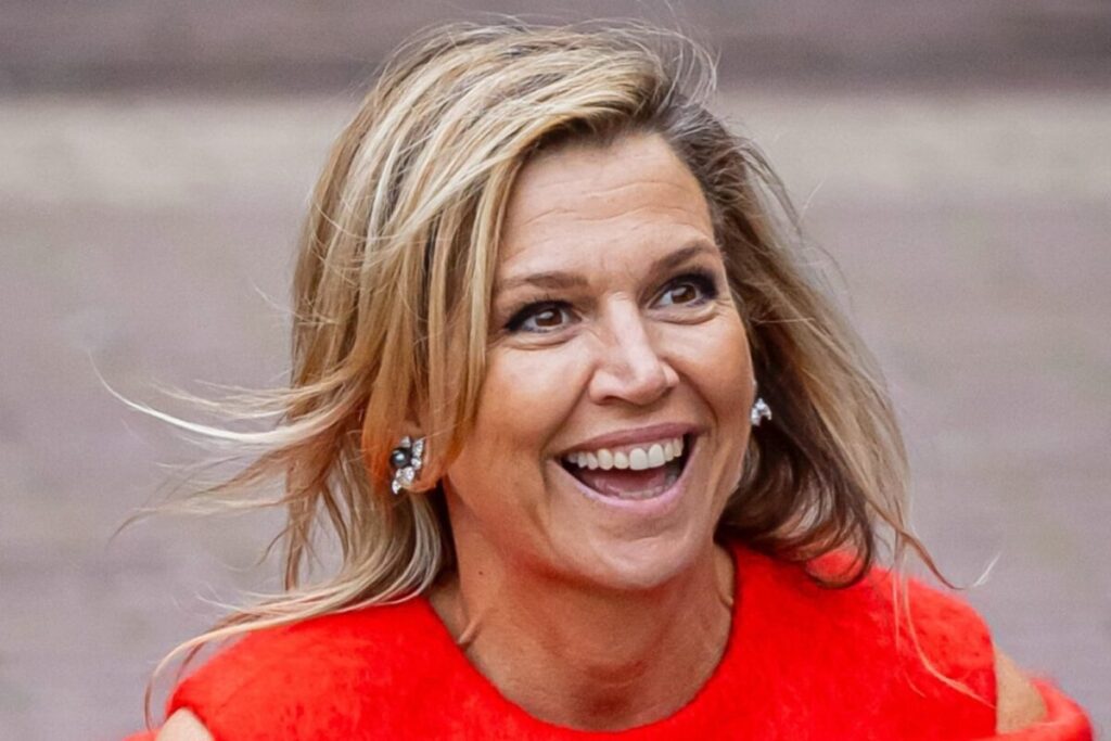 El original suéter rojo con el que Máxima Zorreguieta marcó tendencia y se robó todas las miradas imagen-5