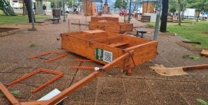 Se suspendió la segunda jornada de la Feria del Turismo de Misiones en el Parque Paraguayo de Posadas: el temporal causó destrozos en los stands  imagen-3