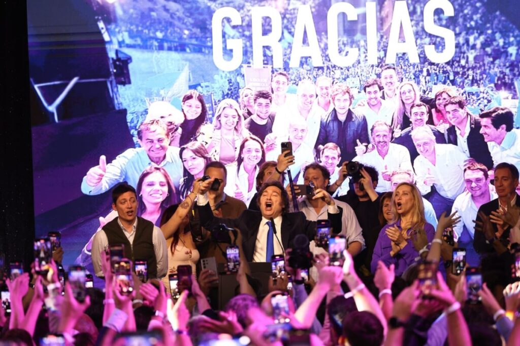 Escrutinio definitivo en Provincia de Buenos Aires: Fuerza Patria acortó distancia pero se confirmó la victoria de La Libertad Avanza por 29.354 votos Escrutinio definitivo en Provincia de Buenos Aires: Fuerza Patria acortó distancia pero se confirmó la victoria de La Libertad Avanza por 29.354 votos imagen-3