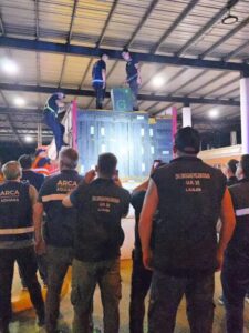 La Policía secuestró 100.000 atados de cigarrillos ocultos bajo una carga de maíz La Policía secuestró 100.000 atados de cigarrillos ocultos bajo una carga de maíz imagen-70