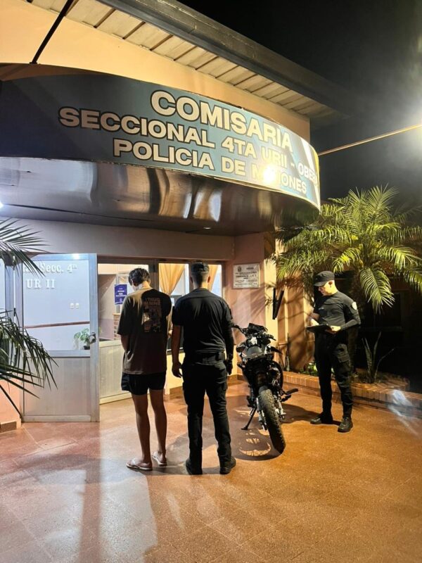 Quiso escapar y embistió a un policía: terminó detenido en Oberá Quiso escapar y embistió a un policía: terminó detenido en Oberá imagen-65