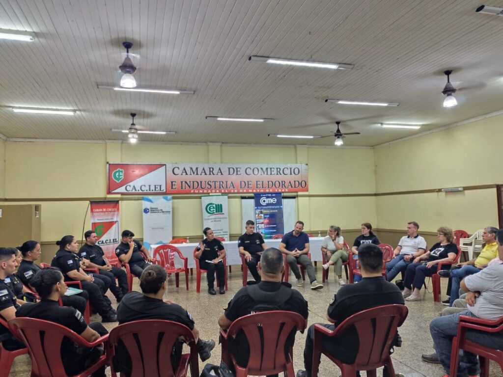 Reunión entre CACIEL y la Policía: comerciantes plantearon preocupaciones y avanzan en un trabajo conjunto por la seguridad Reunión entre CACIEL y la Policía: comerciantes plantearon preocupaciones y avanzan en un trabajo conjunto por la seguridad imagen-5