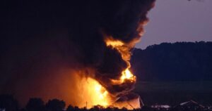 “Es imposible explicar la devastación”: nuevas imágenes del trágico choque de avión de UPS en Kentucky mientras sigue la búsqueda desesperada “Es imposible explicar la devastación”: nuevas imágenes del trágico choque de avión de UPS en Kentucky mientras sigue la búsqueda desesperada imagen-4