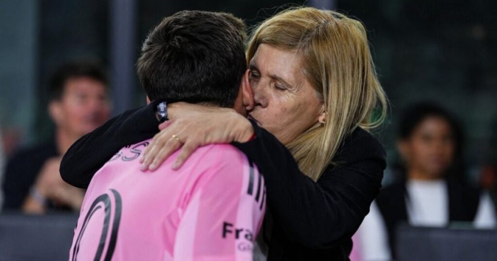 Del beso de mamá Celia para Messi al festejo alocado de Mascherano y la foto con Alcaraz: Inter Miami tuvo su noche más feliz y ahora quiere ser campeón de la MLS imagen-4