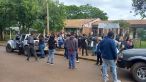 Padres de la Escuela 699 de Garupá denuncian maltrato, falta de obras y alimentos en mal estado Padres de la Escuela 699 de Garupá denuncian maltrato, falta de obras y alimentos en mal estado imagen-2