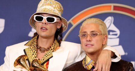 Ca7riel y Paco Amoroso fueron demorados por el FBI tras grabar un video en pleno vuelo Ca7riel y Paco Amoroso fueron demorados por el FBI tras grabar un video en pleno vuelo imagen-26