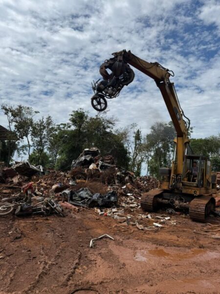 El Municipio de Alem avanza con la compactación de motos retenidas y abandonadas El Municipio de Alem avanza con la compactación de motos retenidas y abandonadas imagen-5