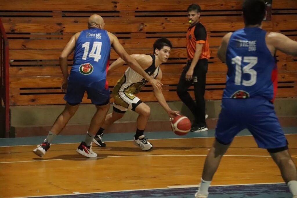 Mitre barrió a Villa Urquiza y se convirtió en el primer finalista imagen-5