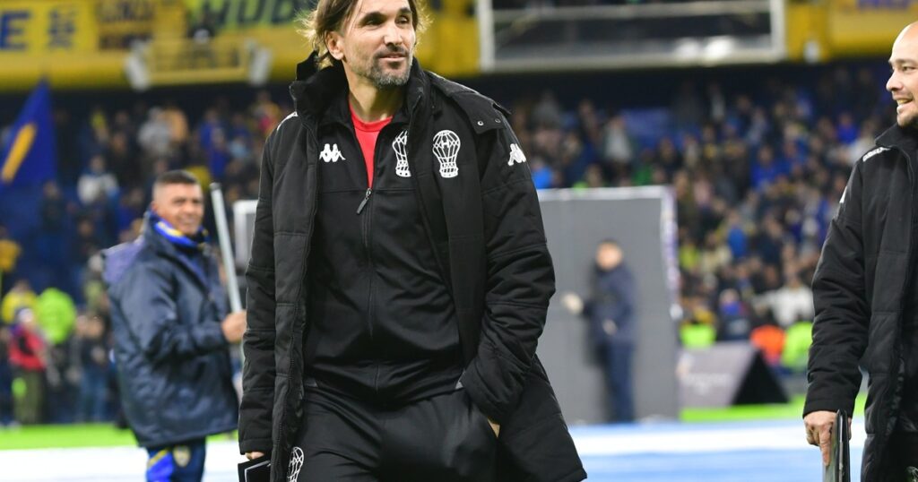 Pega la vuelta: Martínez es el nuevo entrenador de Huracán imagen-5