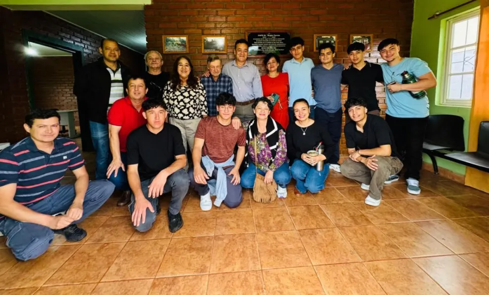 Descubren placa en honor al doctor Roger Ferrón que identifica al CAPS de Siete Estrellas Descubren placa en honor al doctor Roger Ferrón que identifica al CAPS de Siete Estrellas imagen-5