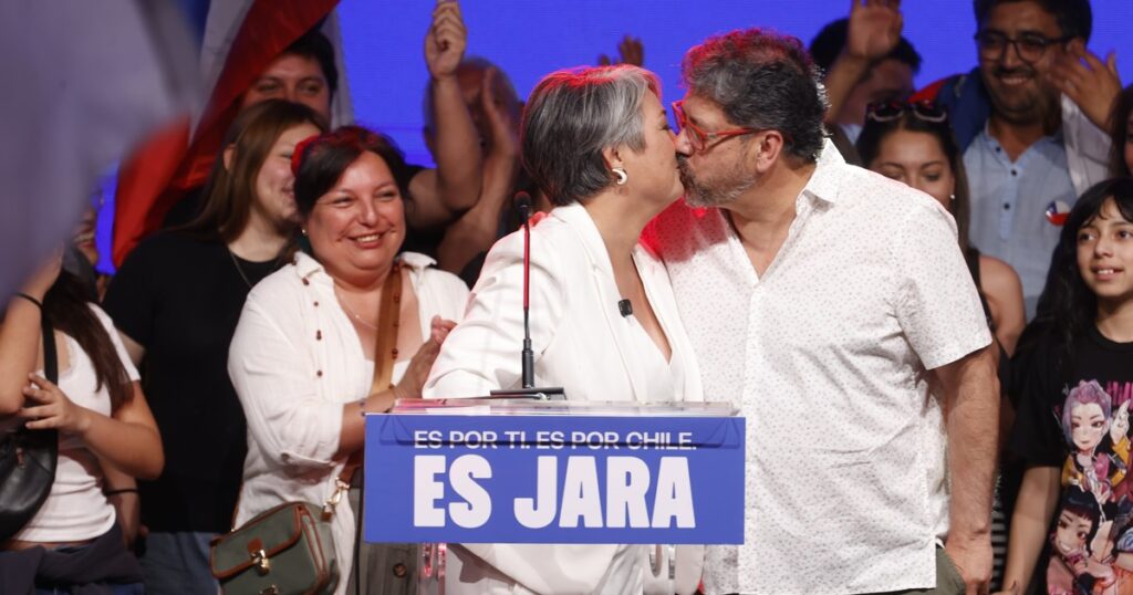Elecciones en Chile: con Jeannette Jara, la izquierda obtiene un triunfo con sabor a derrota y un muy mal resultado legislativo Elecciones en Chile: con Jeannette Jara, la izquierda obtiene un triunfo con sabor a derrota y un muy mal resultado legislativo imagen-98