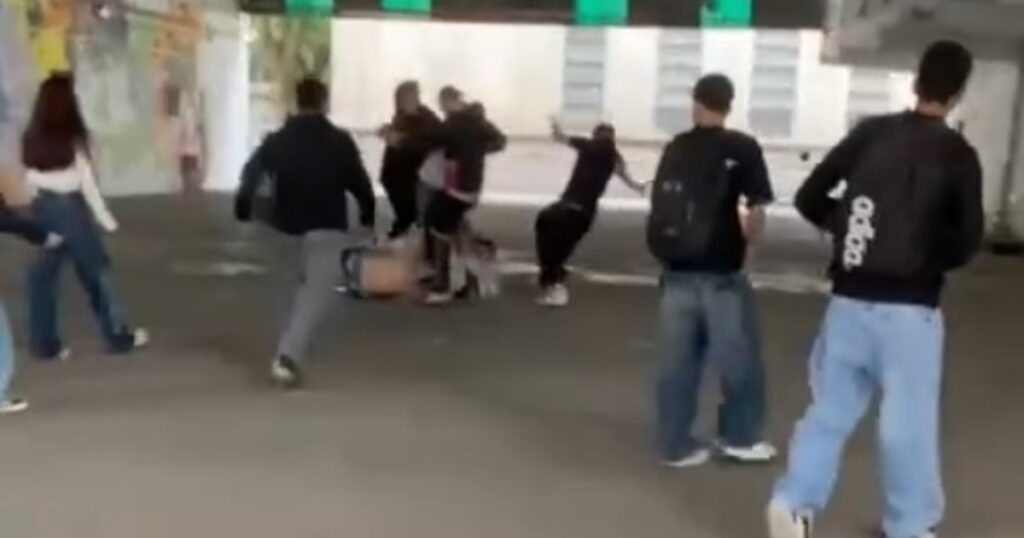 El chico que agredió a sus compañeros y una preceptora aun era alumno de la escuela: ahora sí lo expulsaron imagen-4