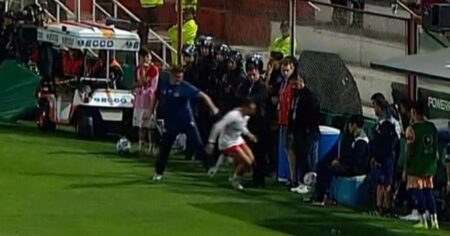 Video: Berti le tiró una patada a López Muñoz y se fue expulsado Video: Berti le tiró una patada a López Muñoz y se fue expulsado imagen-14