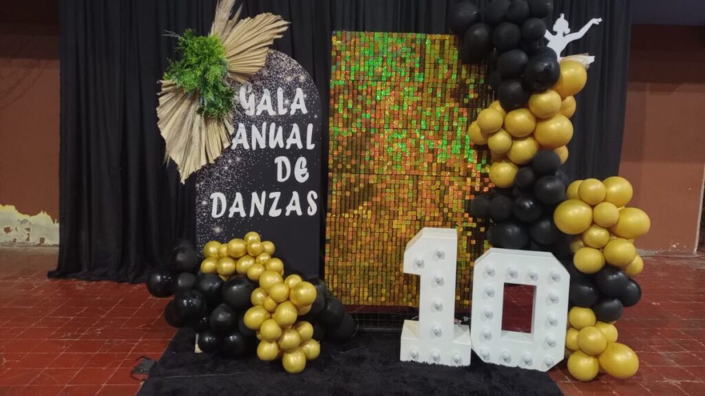 El Estudio Superior de Danzas de la Profesora Tamara Esquivel celebró 10 años con su gala anual. El Estudio Superior de Danzas de la Profesora Tamara Esquivel celebró 10 años con su gala anual. imagen-5