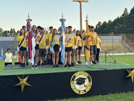 La primera promoción del Club Escuela Crucero del Norte cerró su etapa escolar en un acto cargado de emoción imagen-12
