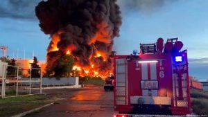 Ataque con drones provocó un incendio en tanques de petróleo en el sur de Rusia imagen-10