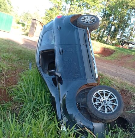 Eldorado: un vehículo cayó a un canal de drenaje tras un descuido del conductor imagen-6