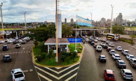 Casi 100.000 personas cruzaron de Posadas a Encarnación en cuatro días imagen-11