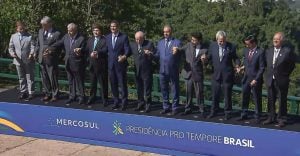 Milei llegó a Foz de Iguazú para la cumbre del Mercosur y pedirá una mayor apertura comercial del bloque imagen-11