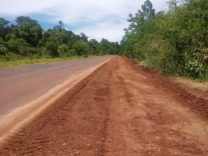 Vialidad de Misiones optimiza las banquinas de la Ruta Provincial Nº 2 imagen-12