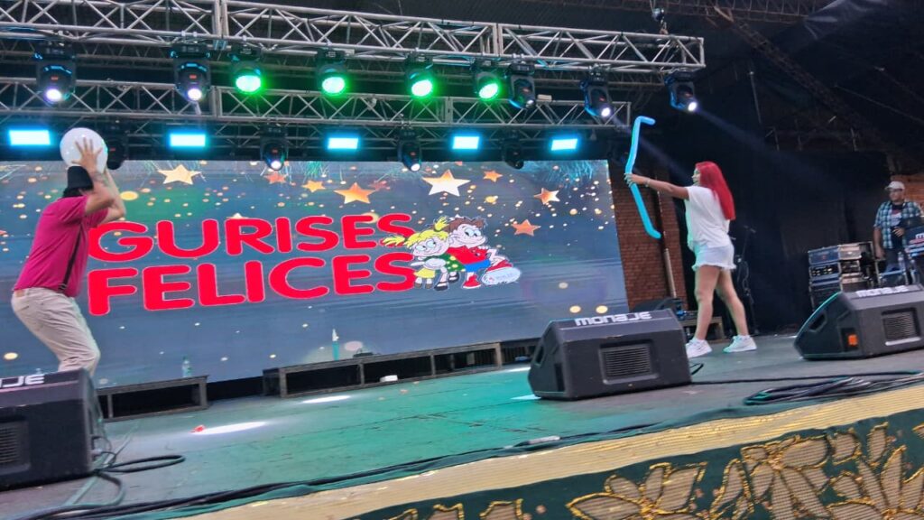 Gurises Felices compartió la magia de la Navidad en Capioví y Leandro N. Alem imagen-3