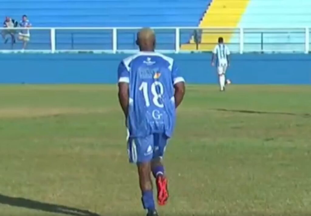 Un jugador brasileño disputó la ida de una final con una tobillera electrónica y podría salir campeón en el próximo partido imagen-4