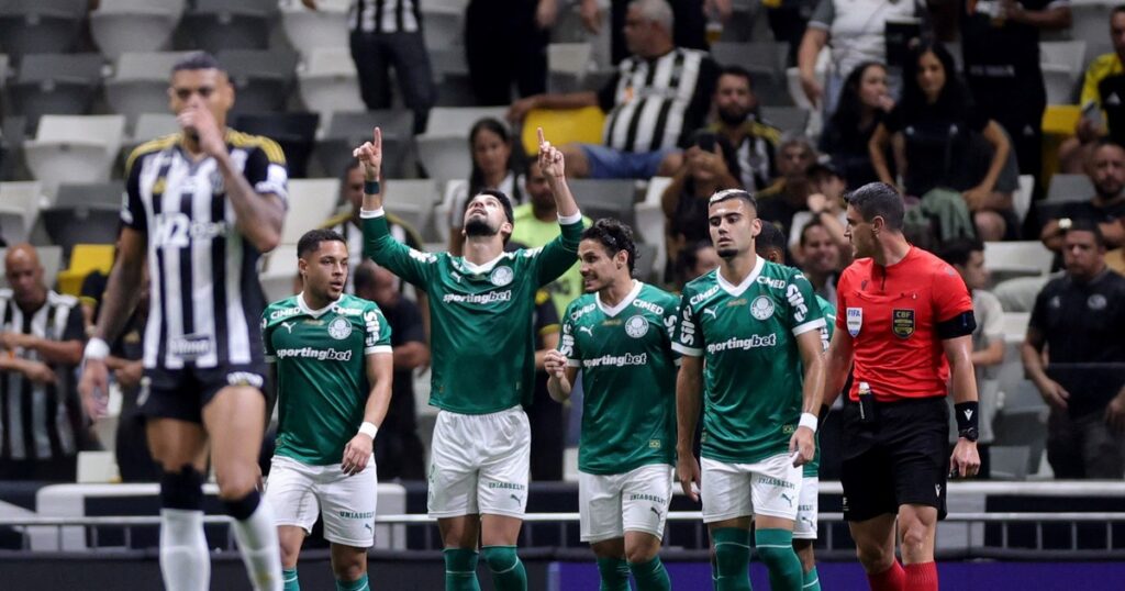 El Flaco López cortó una sequía extensa en plena tensión con Abel Ferreira imagen-5