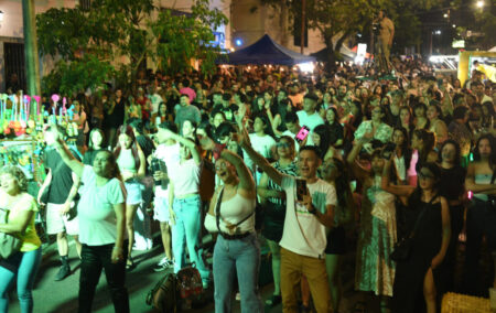 Festreaming y un cierre de temporada multitudinario a pura música, humor y solidaridad imagen-103