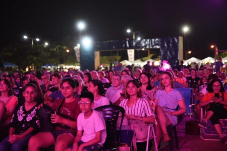 El Festival Nacional de la Música del Litoral abrió con emoción, tradición y un público que volvió a encontrarse imagen-106