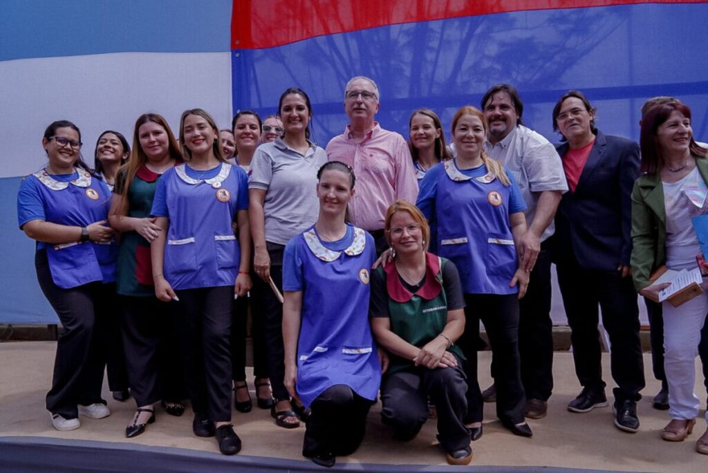 “Hagan oídos sordos a quienes dicen que uno se salva solo, nos salvamos en comunidad y unidos”, sostuvo Passalacqua en el acto por el centenario de Puerto Libertad imagen-4